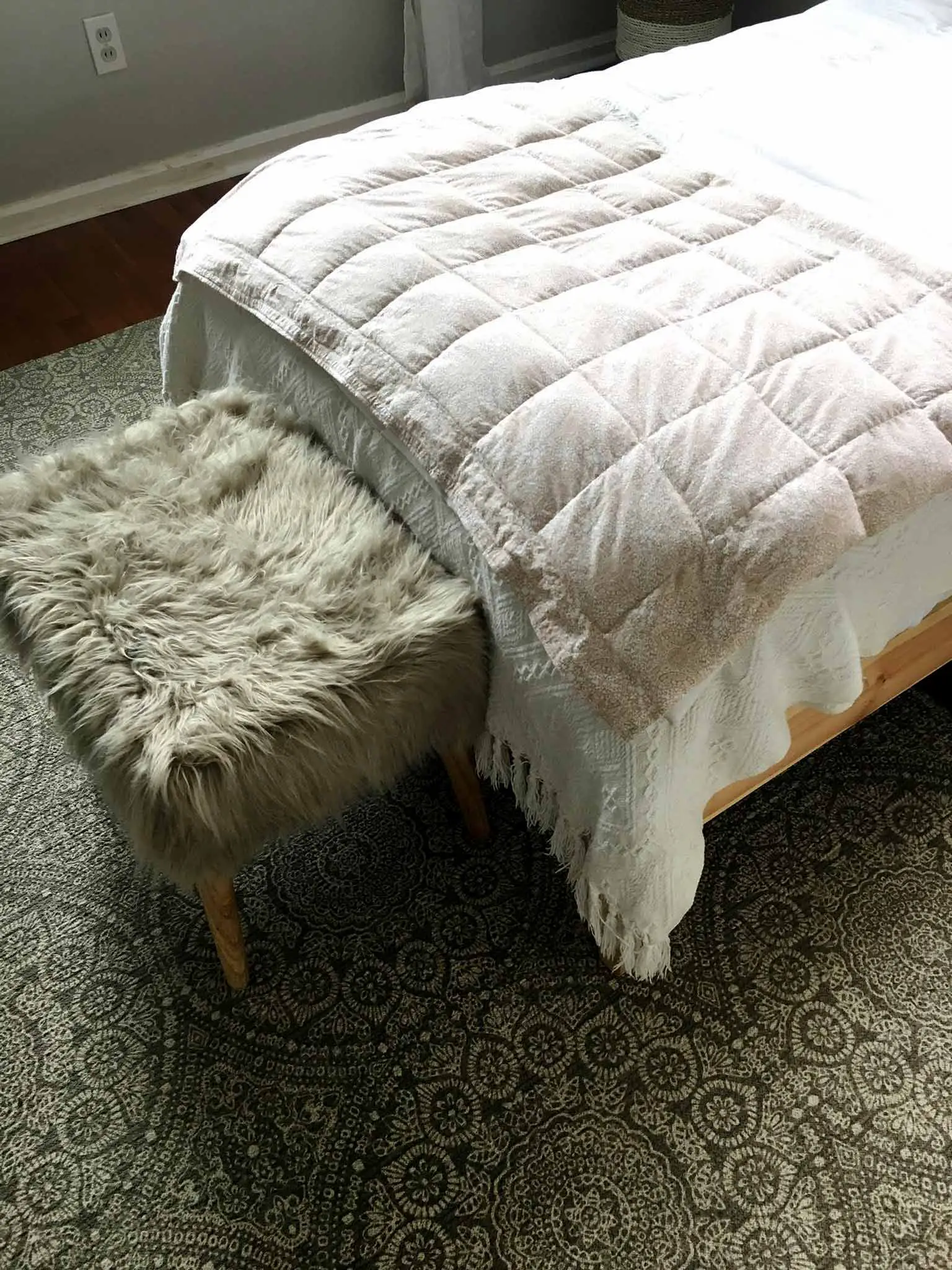 Patterned cotton rug with faux fur stool - modern boho tween bedroom - That Homebird Life Blog