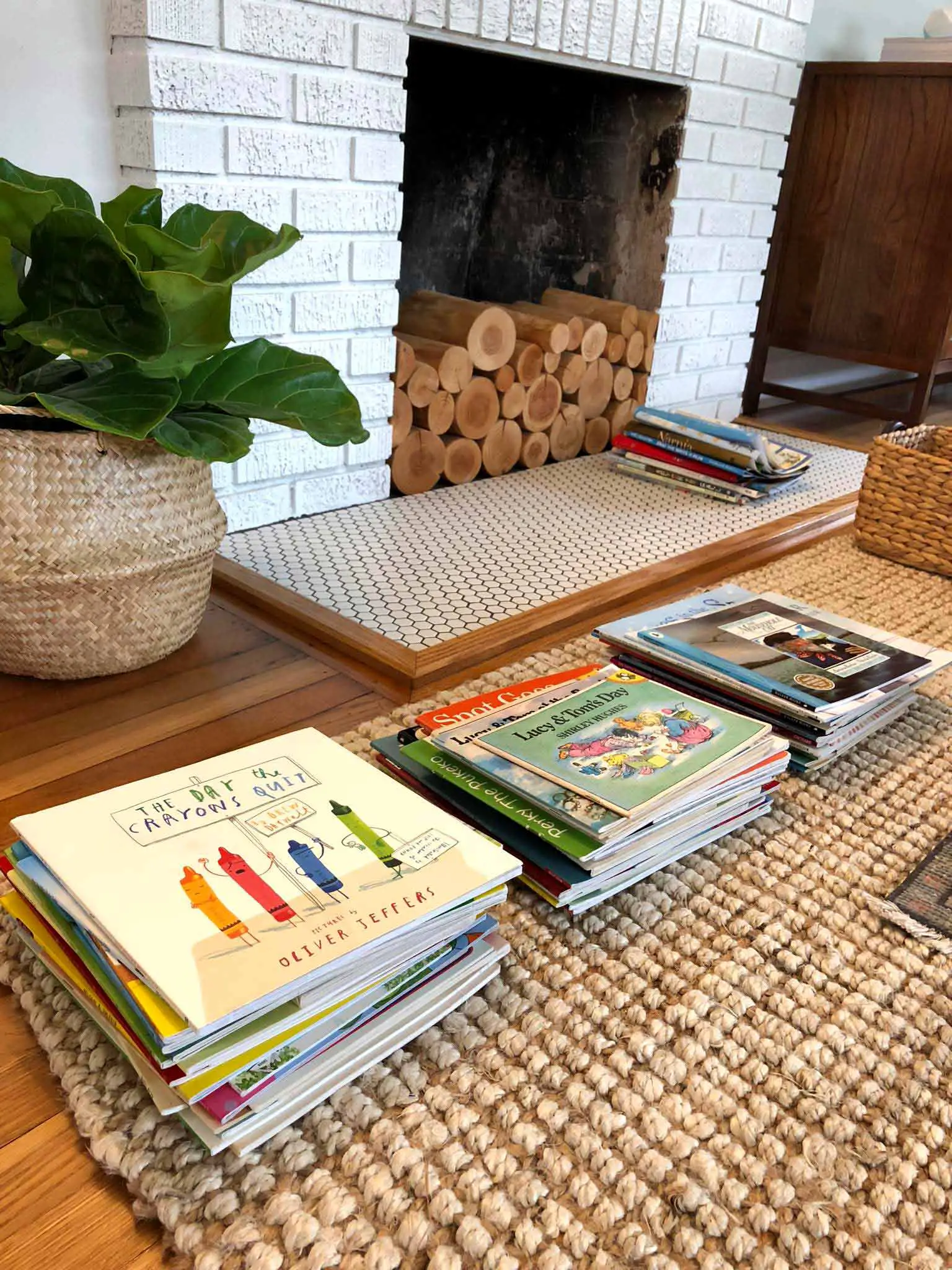 How to Declutter, Organize and Style Kids' Books - That Homebird Life Blog