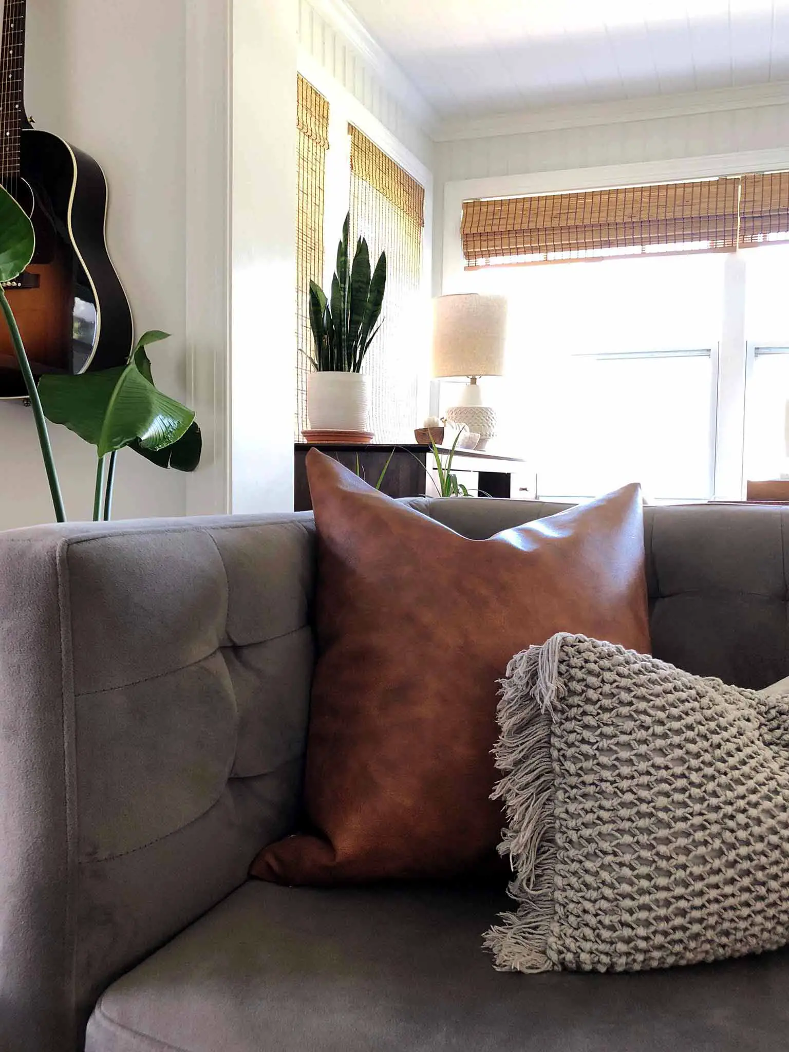 Decorating with pillows - Simple Fall Decor for the Uncluttered Home - That Homebird Life blog