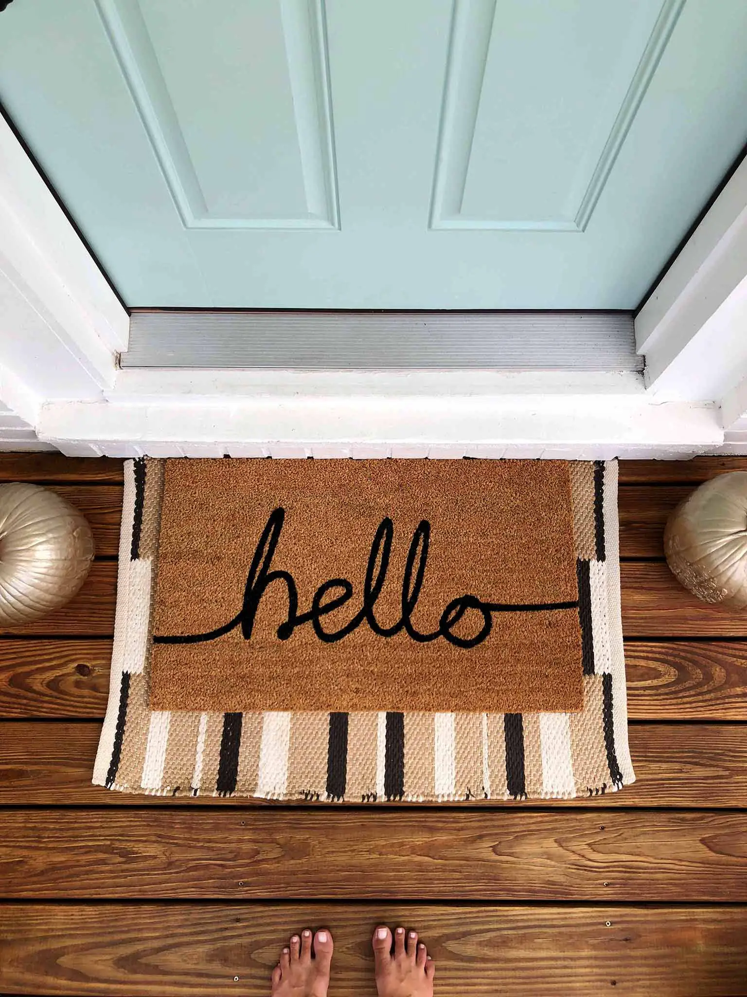 Layered doormats - Front porch fall makeover reveal - That Homebird Life Blog
