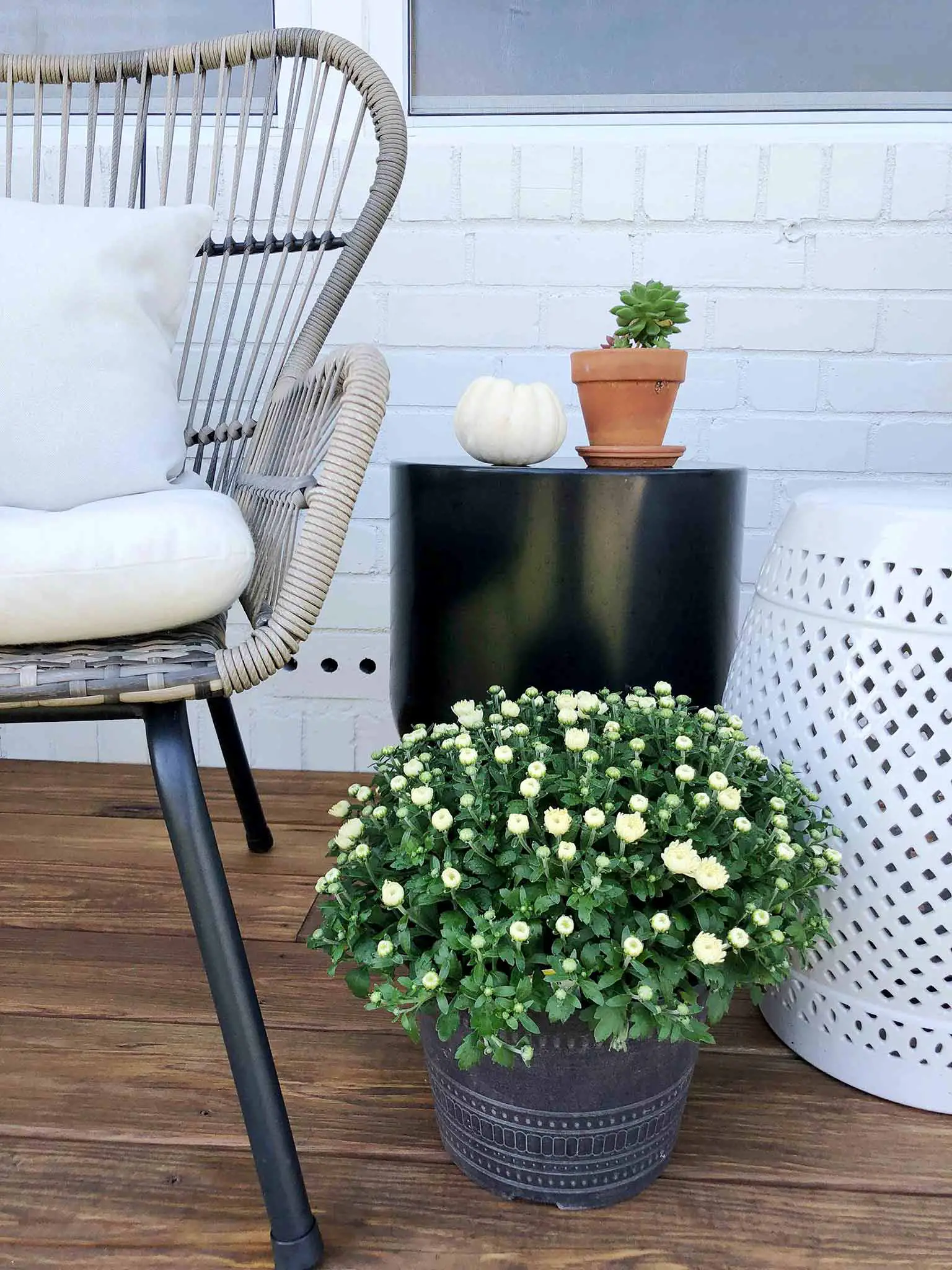 White mums - Front porch fall makeover reveal - That Homebird Life Blog