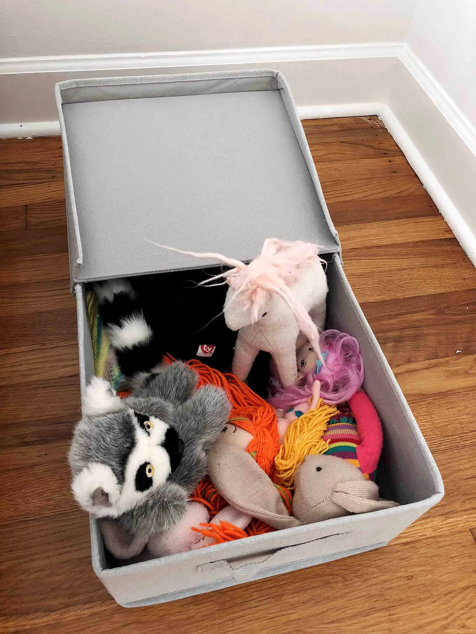 Underbed storage for stuffed animals - Guest Participant of the One Room Challenge - That Homebird Life Blog