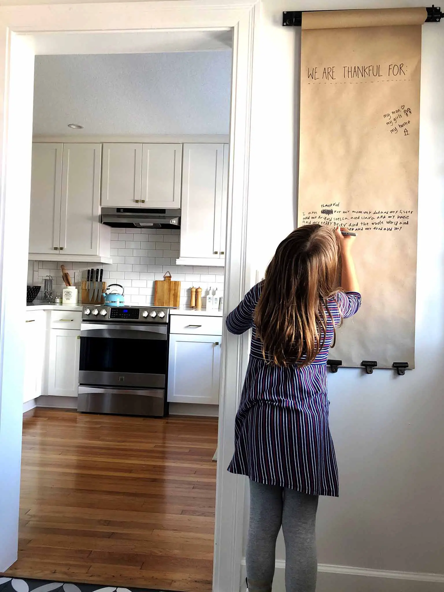 Kids using hanging note roll