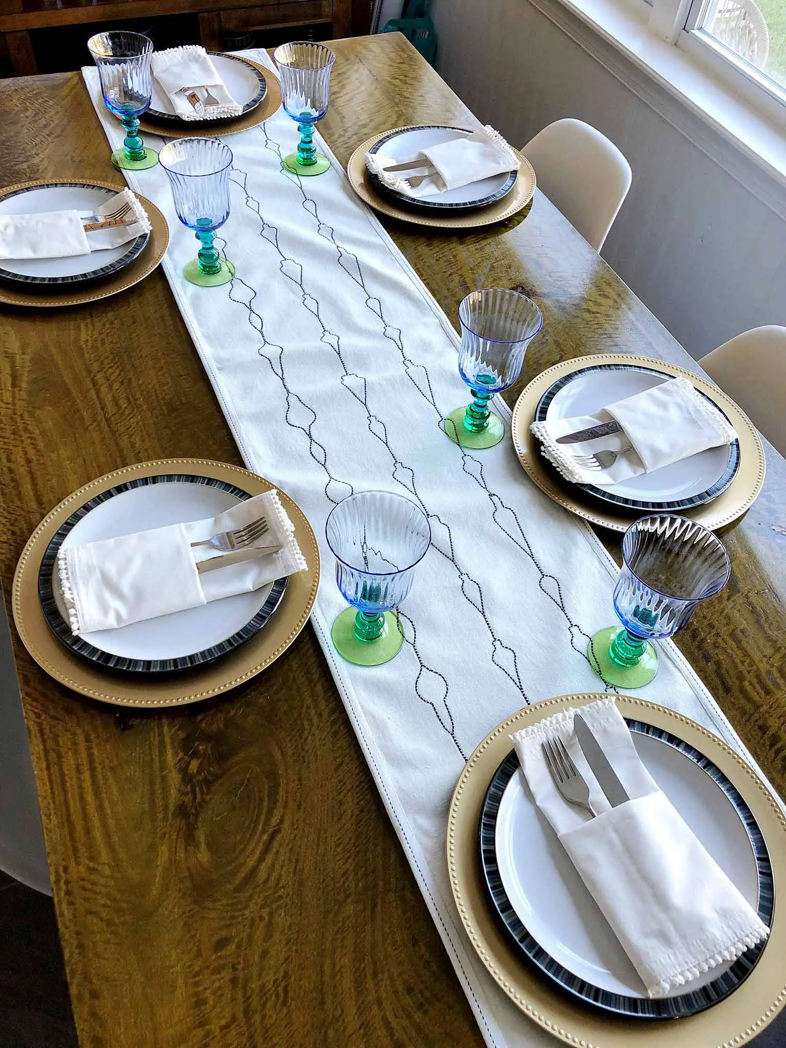 Adding dinnerware and glassware | How to Create a Beautiful Tablescape on a Budget | That Homebird Life Blog #christmasdecor #tablescape