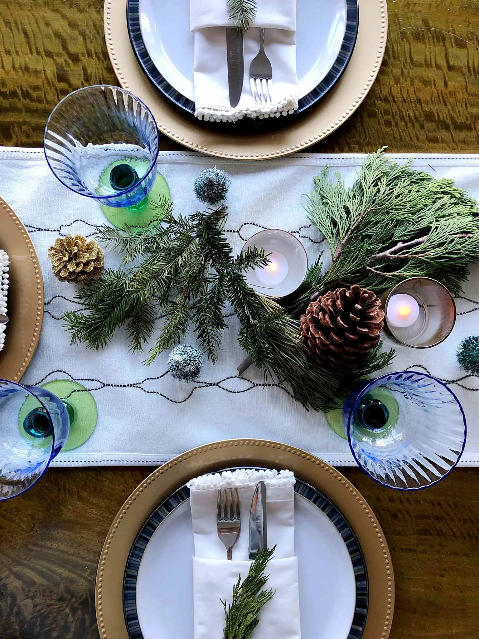 Greenery | How to Create a Beautiful Tablescape on a Budget | That Homebird Life Blog #christmasdecor #tablescape