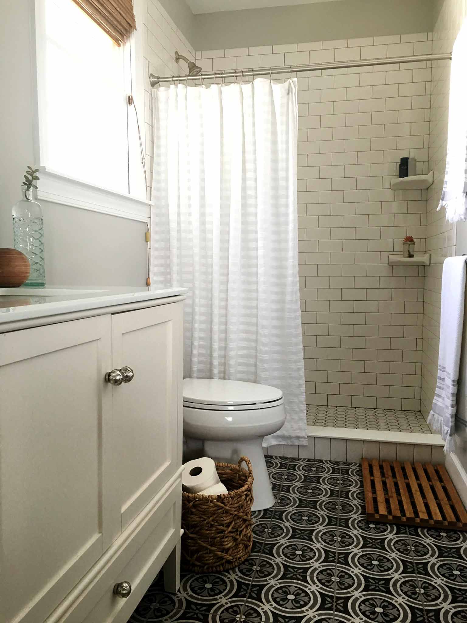 How to Choose the Best Grout Color for Your Bathroom - Remodel Inspo