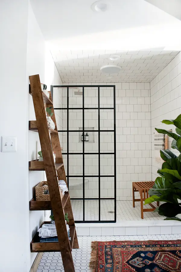 Wood elements and greenery - simple ways to style a bathroom - That Homebird Life Blog