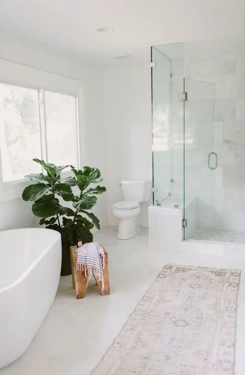 Wood elements and greenery - simple ways to style a bathroom - That Homebird Life Blog
