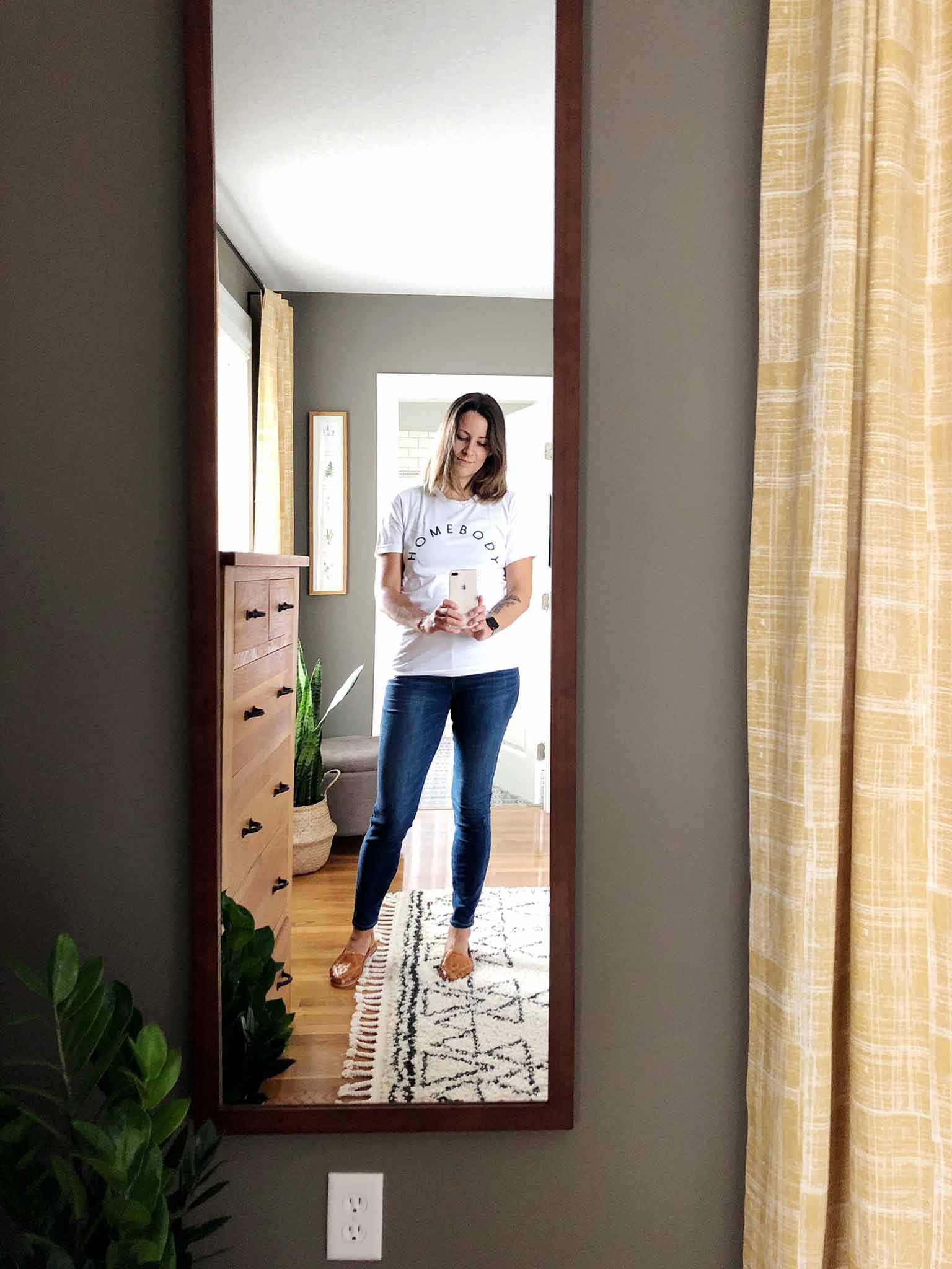 Minimalist Casual Capsule Wardrobe for Moms - That Homebird Life Blog