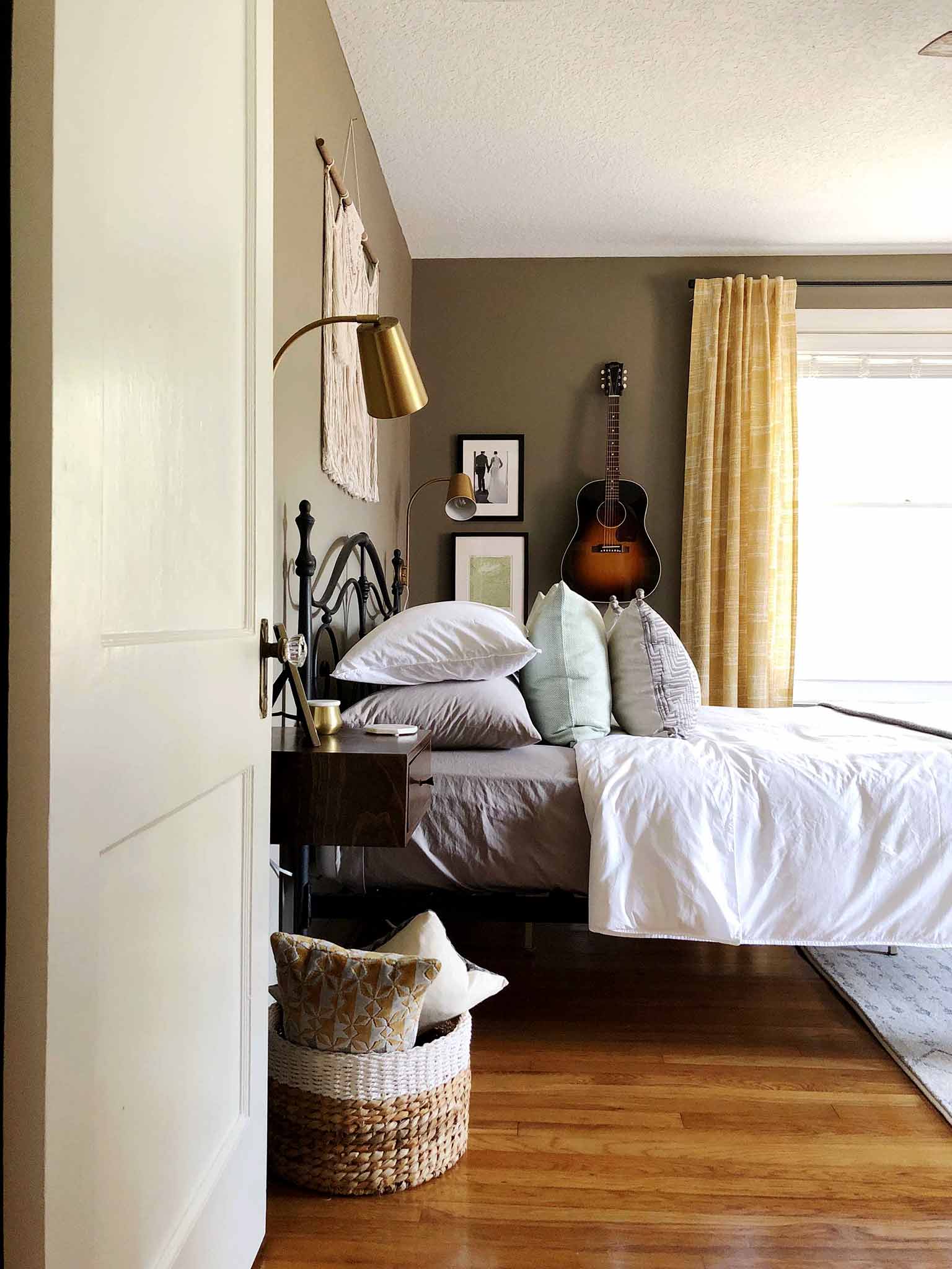 Mid Century Modern Boho Master Bedroom Reveal - The One Room Challenge - That Homebird Life Blog