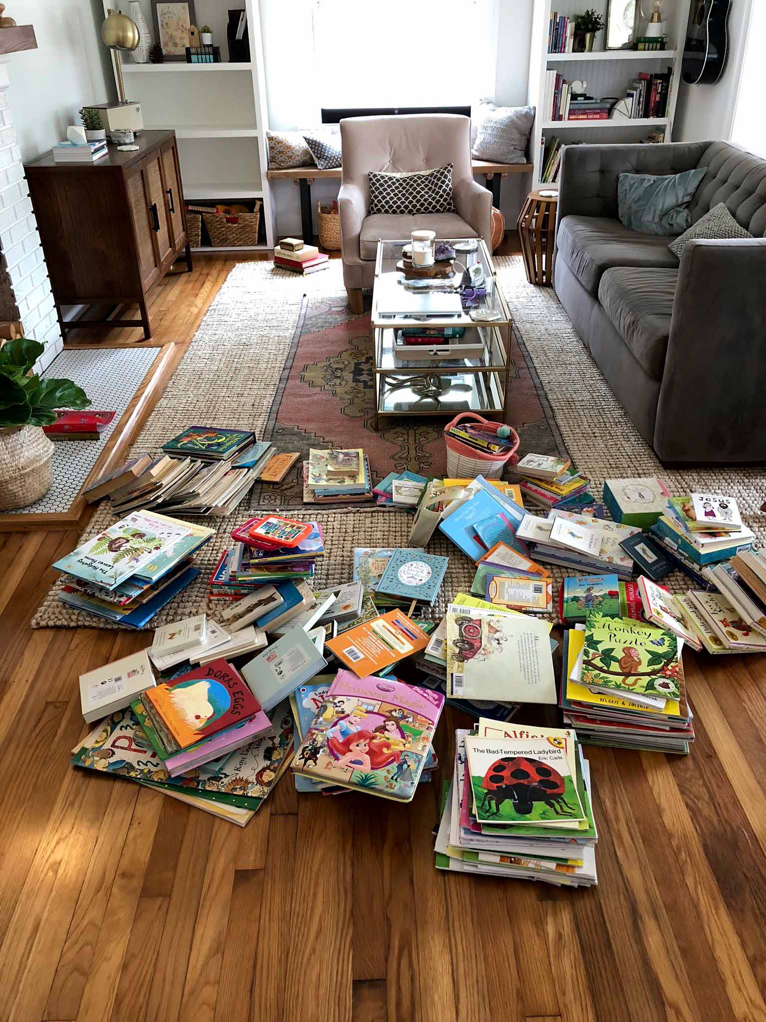 How to Declutter, Organize and Style Kids' Books - That Homebird Life Blog