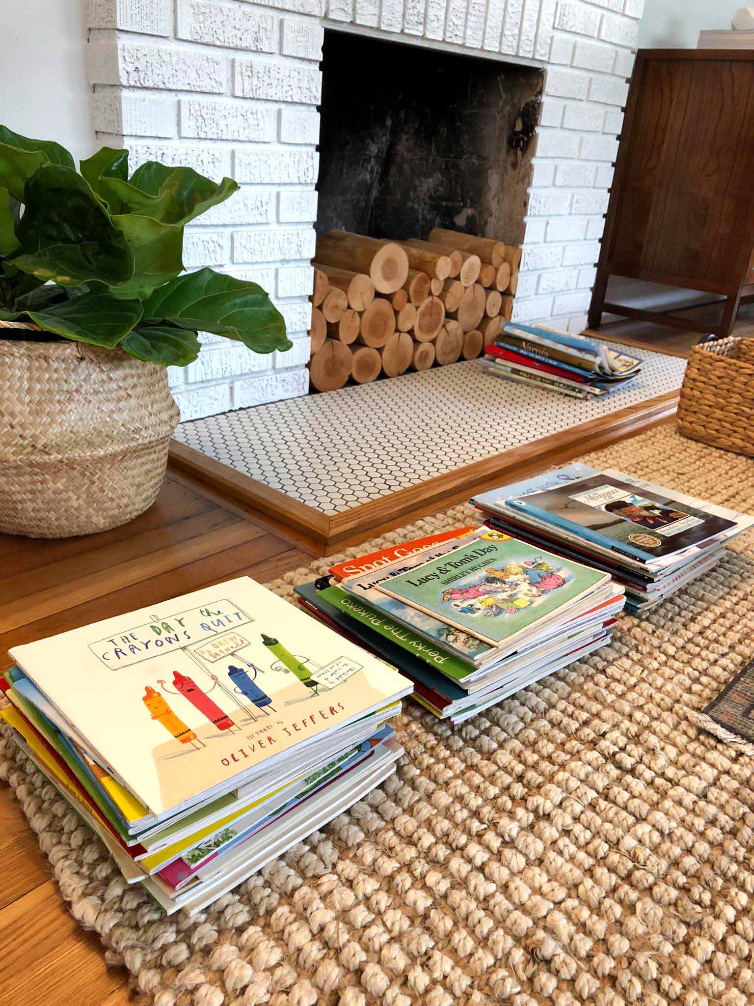 How to Declutter, Organize and Style Kids' Books