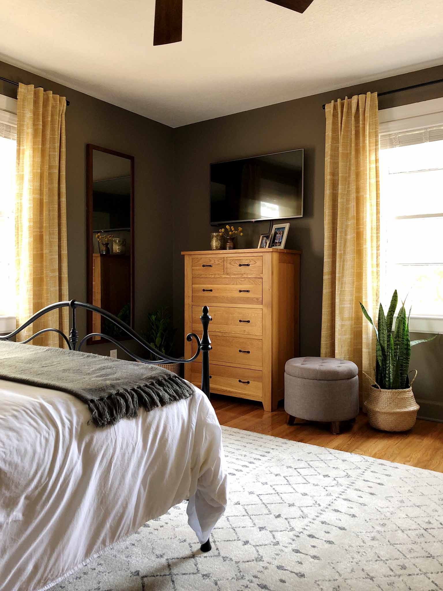 Mid Century Modern Boho Master Bedroom Reveal - The One Room Challenge - That Homebird Life Blog