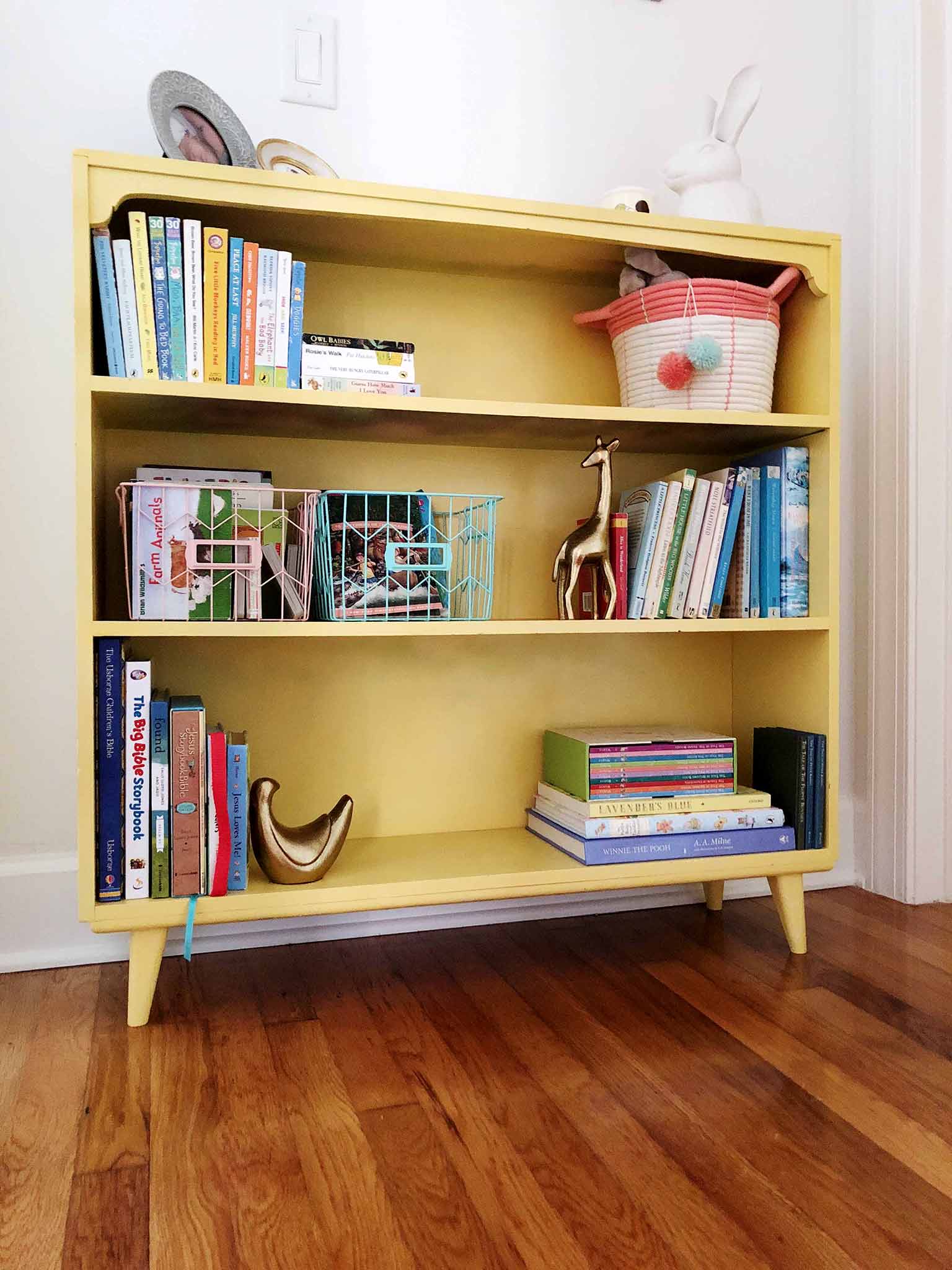 Book shelf styling - How to Declutter, Organize and Style Kids' Books - That Homebird Life Blog