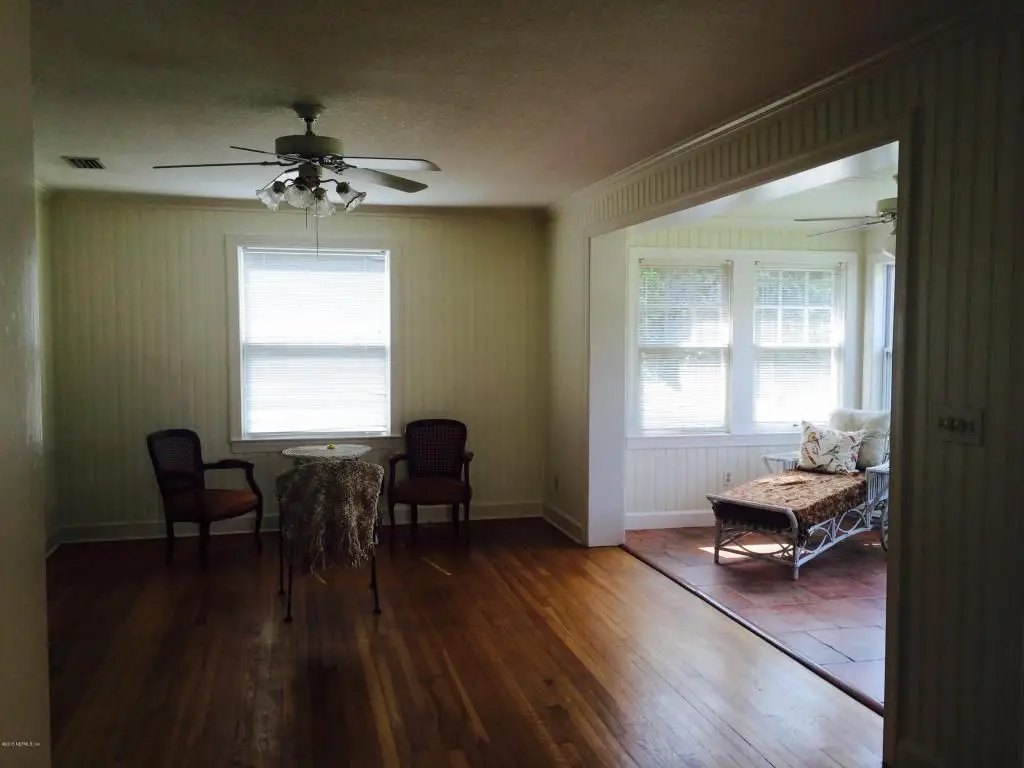 Layered and cozy living room - before the renovation - That Homebird Life Blog