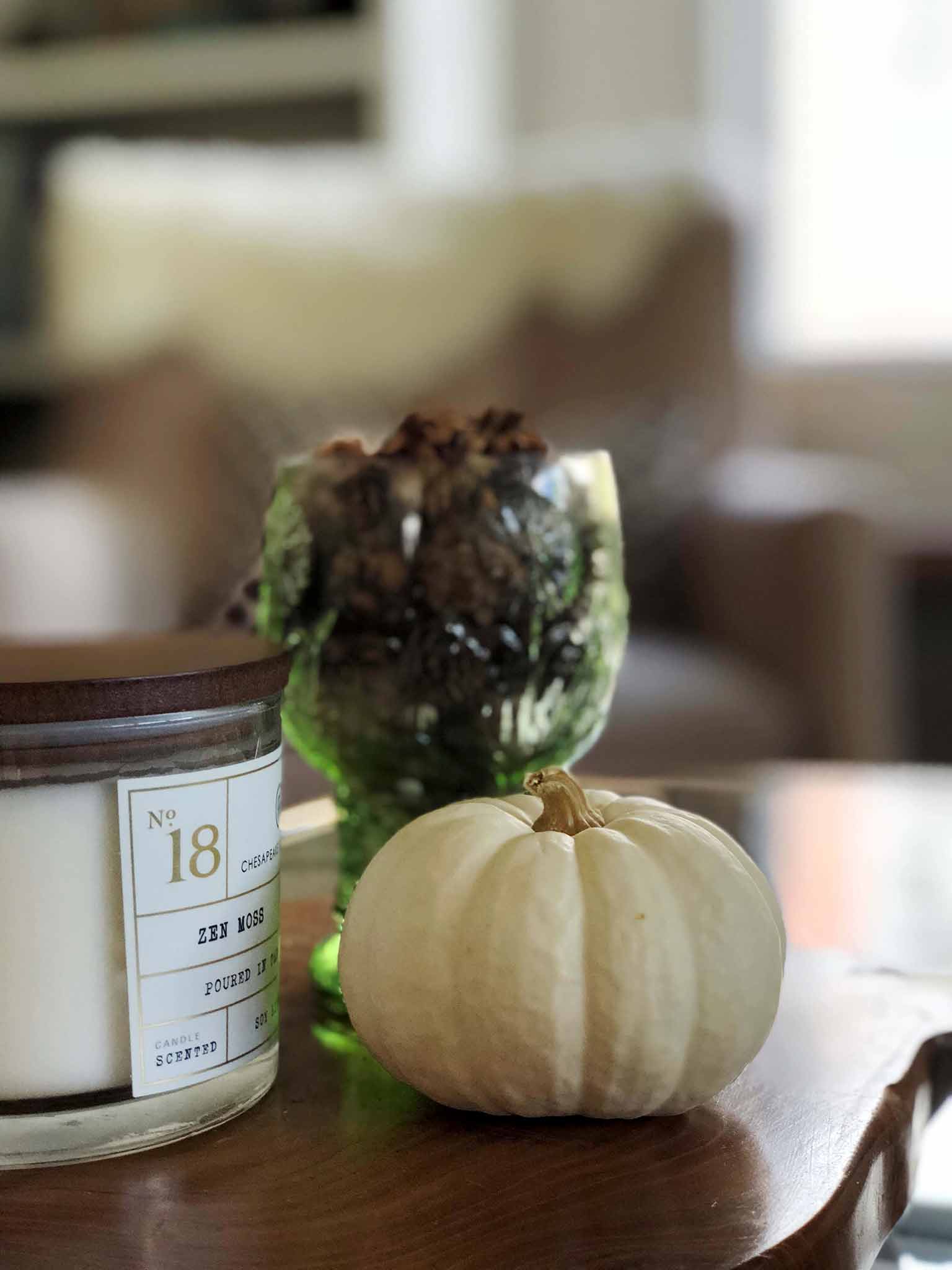 Decorating with pinecones and pumpkins - Simple Fall Decor for the Uncluttered Home - That Homebird Life blog