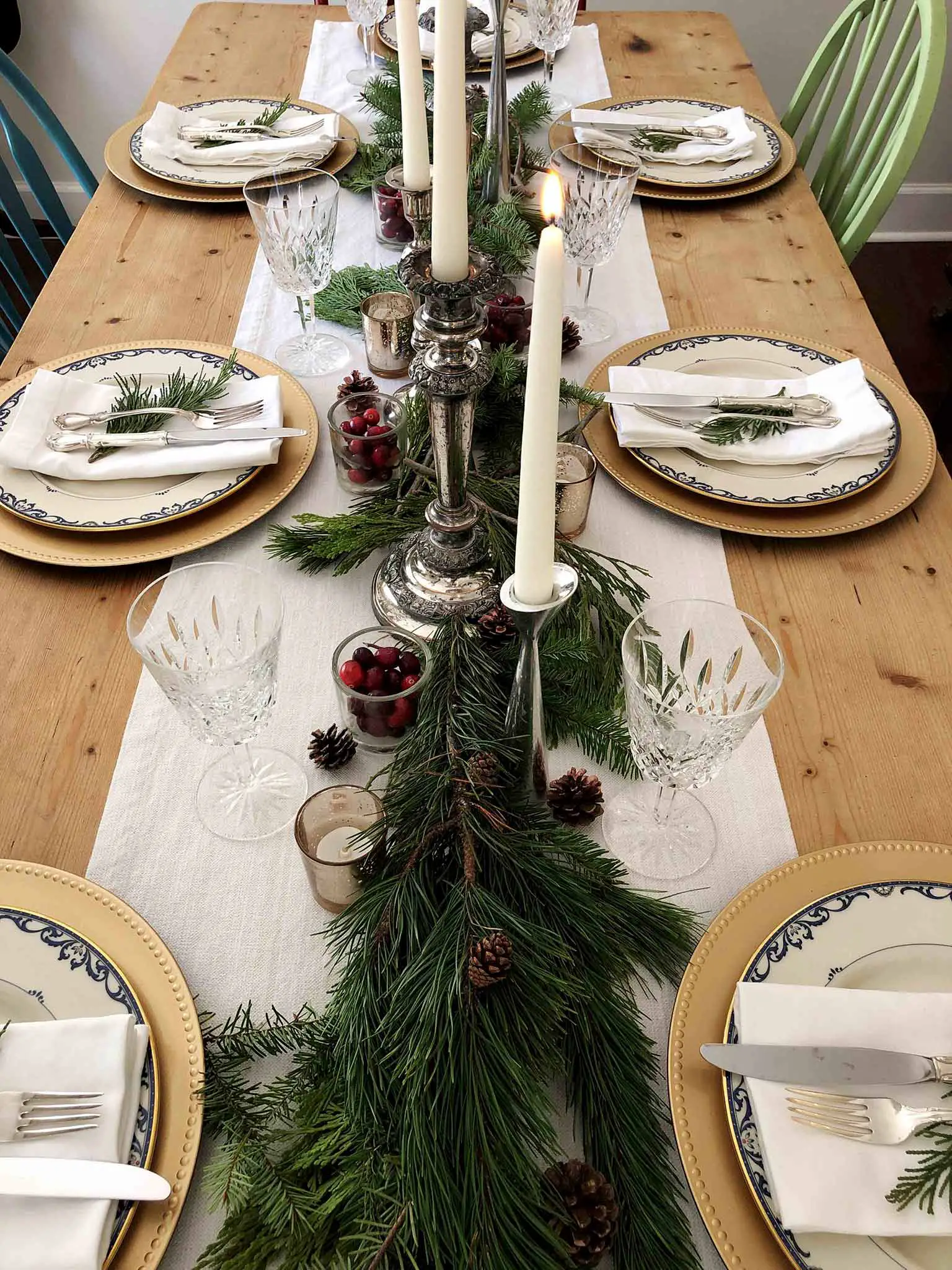 Tablescape details | How to Create a Beautiful Tablescape on a Budget | That Homebird Life Blog #christmasdecor #tablescape