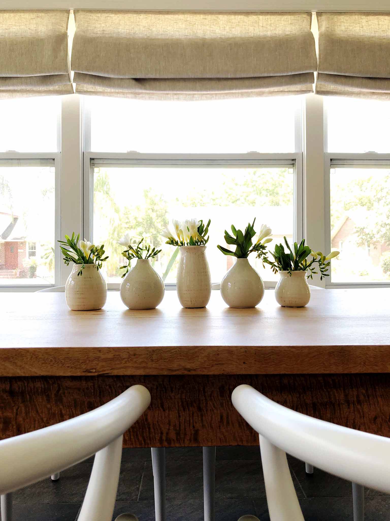 dining table and chairs with roman shade