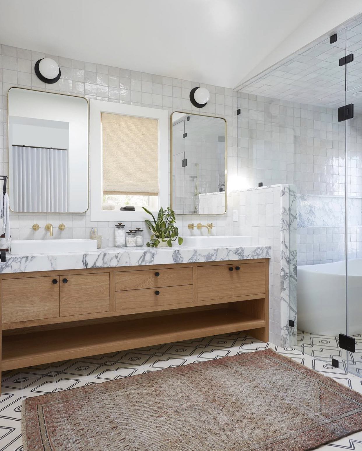 Light & Bright Main Bathroom Design