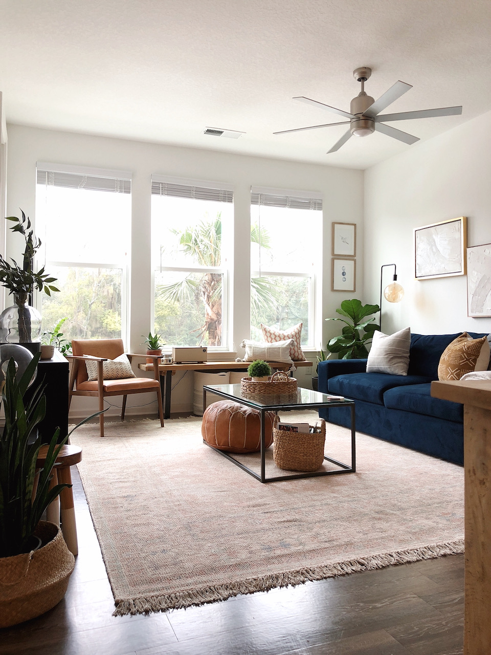 guest room sitting area