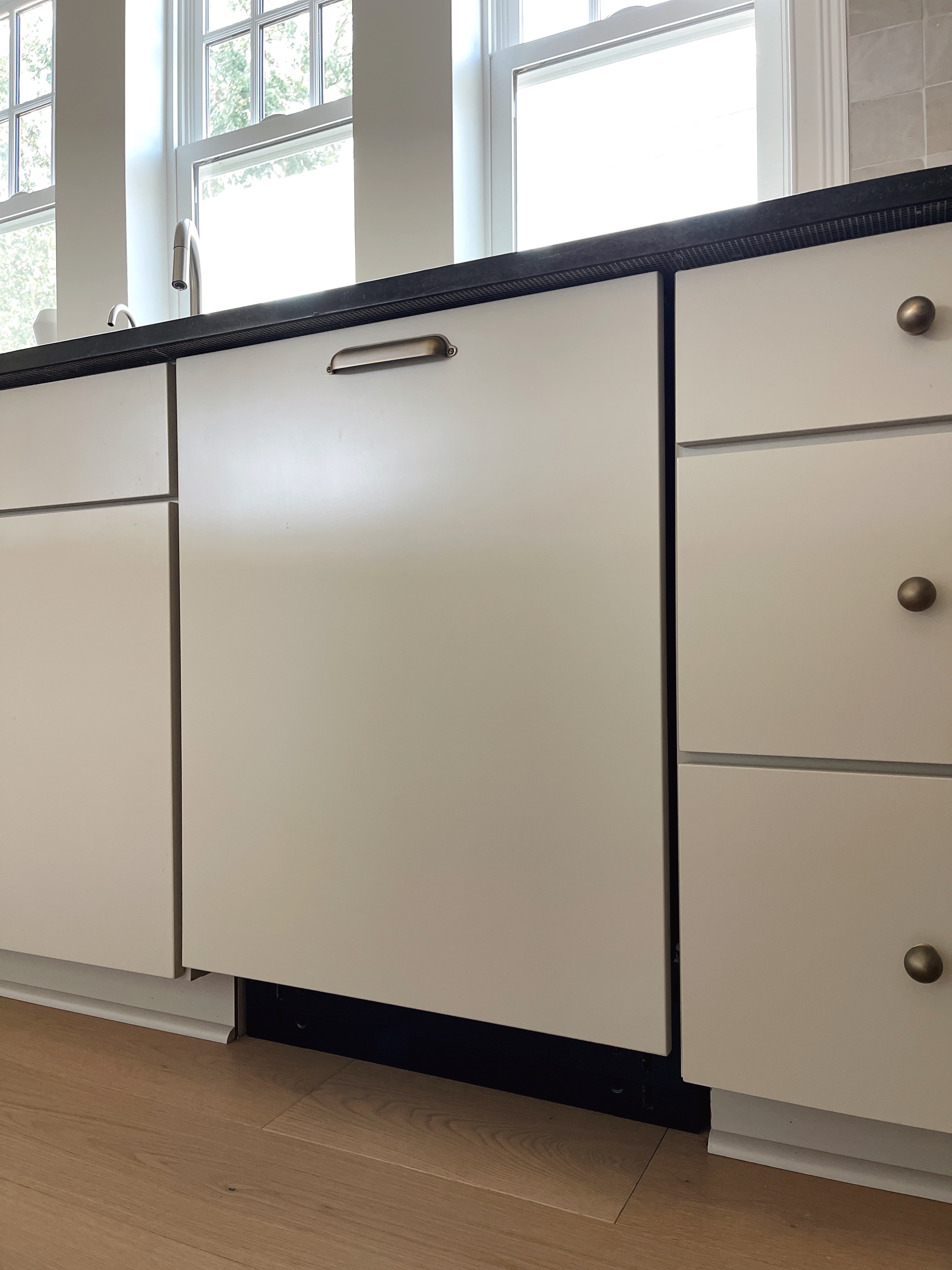 How to choose new kitchen cabinets and drawers ? - Aston Black